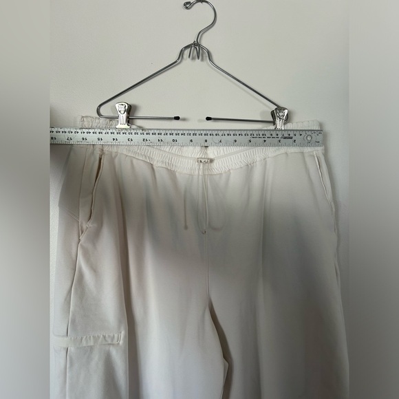 NWOT Athleta Triumph Hybrid Wide Crop Length Pants Drawstring Waist White XL - Picture 8 of 13